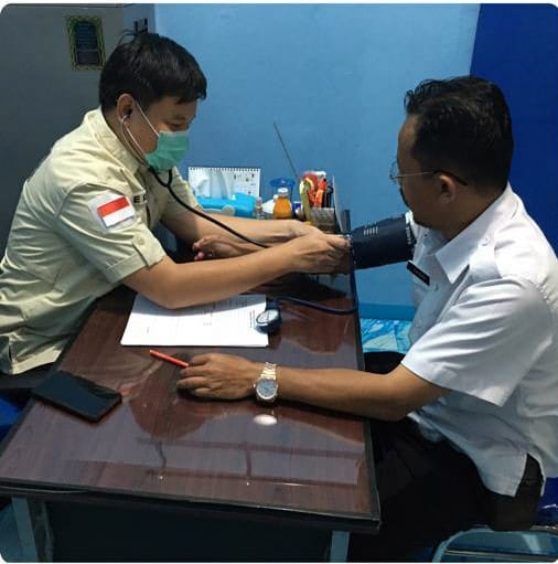 Pemeriksaan Kesehatan serta Pembagian Vitamin & Obat-Obatan kepada Personel BNNK Tanah Laut