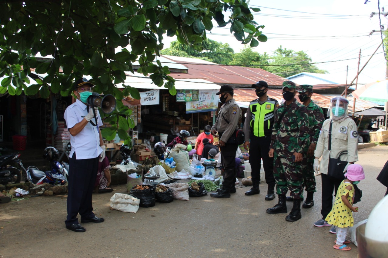 Sosialisasi Bahaya Narkoba dan Covid-19 di Pasar Tapandang dan Bajuin Plaza Pelaihari Sosialisasi Bahaya Narkoba dan Covid-19 di Pasar Tapandang dan Bajuin Plaza Pelaihari