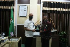 Kunjungan Kepala BNNP Kalsel (Brigjen Pol Drs. Jackson Lapalonga, M.Si) ke BNN Kabupaten Tanah Laut Kunjungan Kepala BNNP Kalsel (Brigjen Pol Drs. Jackson Lapalonga, M.Si) ke BNN Kabupaten Tanah Laut
