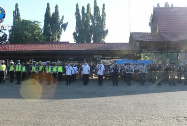 Pembagian Bahan Diseminasi Informasi P4GN dalam Operasi Yustisi