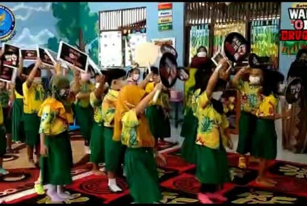 Anak-Anak TK Pembina Pelaihari Menyanyikan Lagu Mars BNN